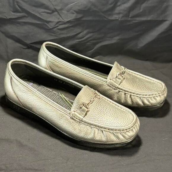 SAS Shoes - 🚨 Like New SAS Women’s Leather Savvy Silver Loafers Shoes Comfort Size: 10 W 👞